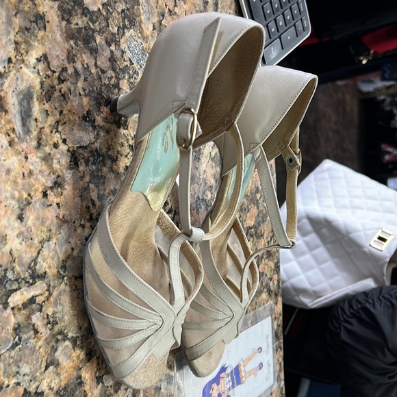 Glide ballroom/dance cream heel size 9N - Picture 3 of 4